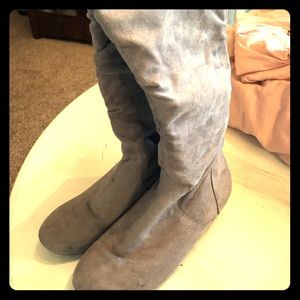 Grey slouch boot